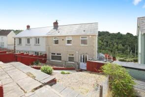 41, Bronawelon Terrace, Crumlin, Abertillery NP11 5EE