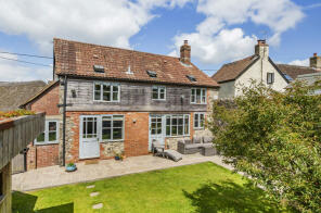 Barnhaus, Road From Peperharow To Harestone Cross, Axminster EX13 7BS