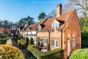 4, Coach House Mews, Whiteley Village Hersham, Walton-on-thames KT12 4BT