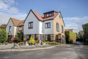 9, Cypress Gardens, Newton, Porthcawl CF36 5BZ