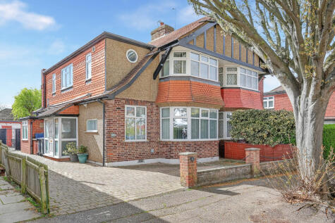 Kenilworth Gardens, Loughton