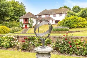 Tun Mead, War Memorial To Amen Corner - Street, Wimborne BH21 5ET
