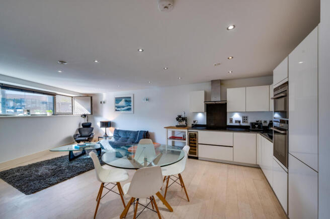 Krieger_Flat 11, 37 Camden Road, London, NW1 9LR_0