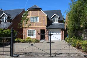 Oak End, Burchetts Green Road, Burchetts Green, Maidenhead SL6 6QS