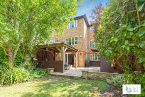 26a, Hare Hill, Addlestone KT15 1DT