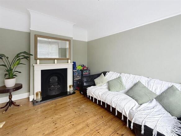 4 - Living Room.jpg