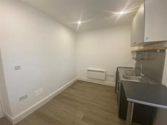 34 Tynewydd Road Flat 2 living area.jpg