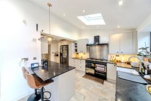 7, Oxhouse Court, Shenley Brook End, Milton Keynes MK5 7GL