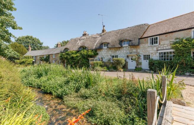 Thatched cottage in historic Winkle Street