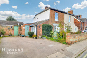 39 Mill Cottage, The Street, Lowestoft NR32 5HW