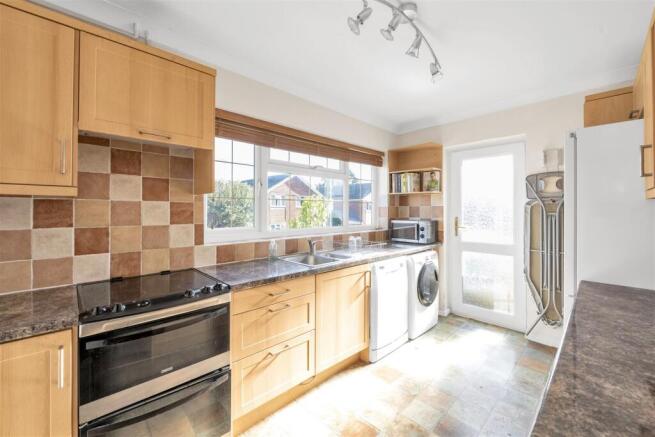 26-aldwickbury-crescent-01.jpg