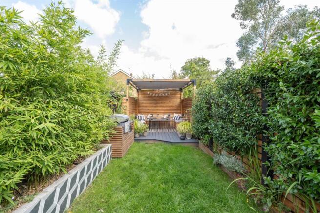 Churchfields, E18