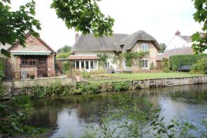 The Cottage, Entrance To Heale House South C42 To Court Farm House, Salisbury SP4 6NR
