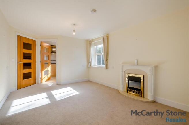 8683082-interior04.jpg