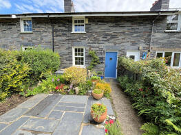 4 Carreg Las, Water Street, Tywyn LL36 9YB