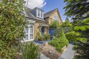 12, Newmans Court, Hertford SG14 3TN