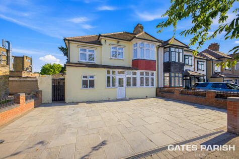 Stewart Avenue, Upminster, RM14