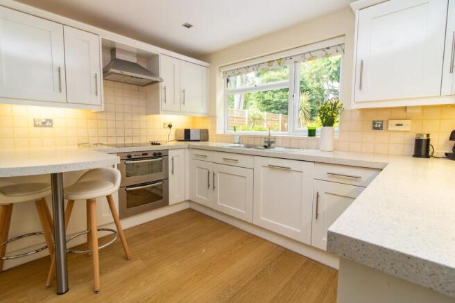 KITCHEN/BREAKFAST ROOM