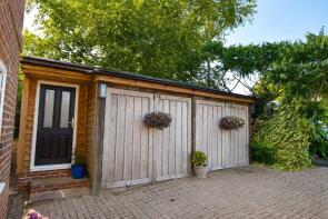 3 Bay Trees, Aylwards Drive, Farringdon, Alton GU34 3DN