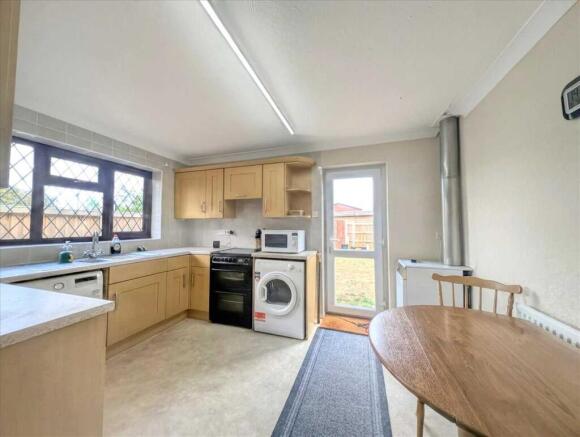 Kitchen /