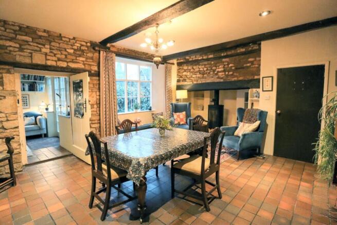 Dining room (2).jpg