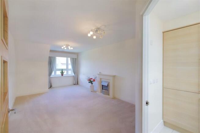 8566431-interior01.JPG