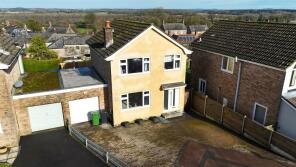 32, Castle Crescent, Lydney GL15 6UA