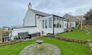 22, Ednyfed Hill, Amlwch LL68 9HW