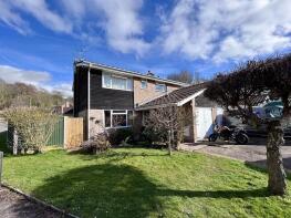 52, Wern Gifford, Pandy NP7 8RT