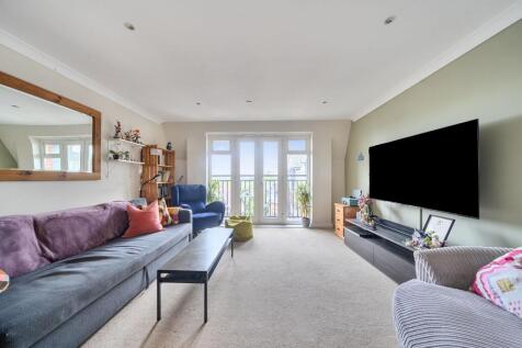 Leret Way, Royal Swan Quarter Leret Way, KT22