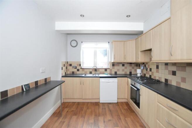 14 Strathearn Avenue kit.JPG