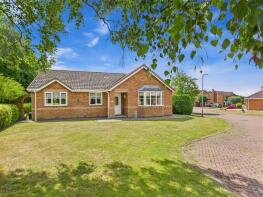 8, The Meadows, Brough HU15 2HR