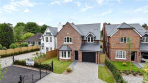 Glenmore, Burchetts Green Road, Burchetts Green, Maidenhead SL6 6QS