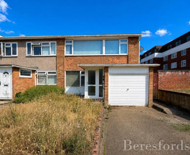Falkirk Close, Hornchurch, RM11