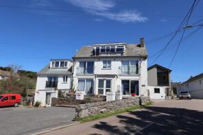 Patio Apartment, Hillside, Tregurrian Hill, Tregurrian, Newquay TR8 4AD