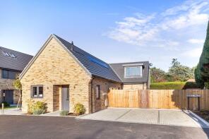 7, Harts Mead, Horley RH6 9EG
