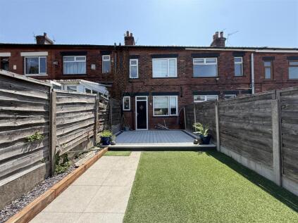 Corona Avenue, Hyde