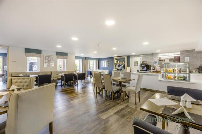 8703233-interior18.jpg