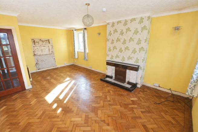 LIVING/DINING ROOM