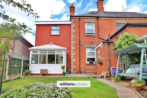 Llanrhydd Street, Ruthin, LL15