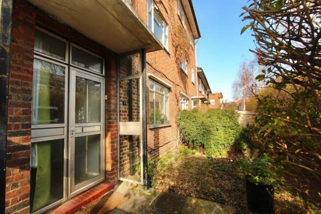 Macauley House, N16