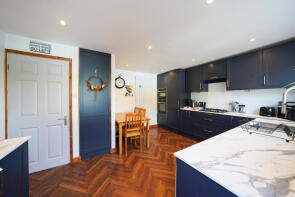 6, Ash Close, Leicester LE6 0LY