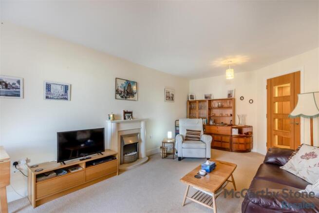 8676928-interior06.jpg