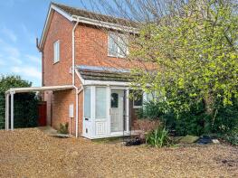 48, Tharp Way, Chippenham CB7 5QG