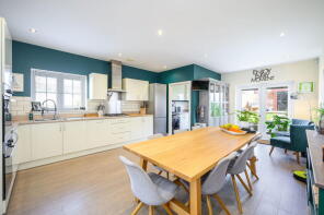 21, Mametz Grove, Abergavenny NP7 0FA