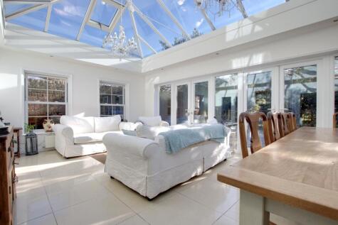Southampton Road, Fareham. Guide Price £700,000 - £725,000.