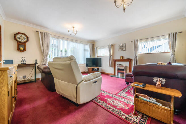 Living room / din...
