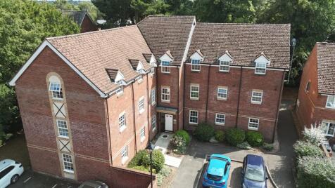 Old College Road, Newbury, RG14