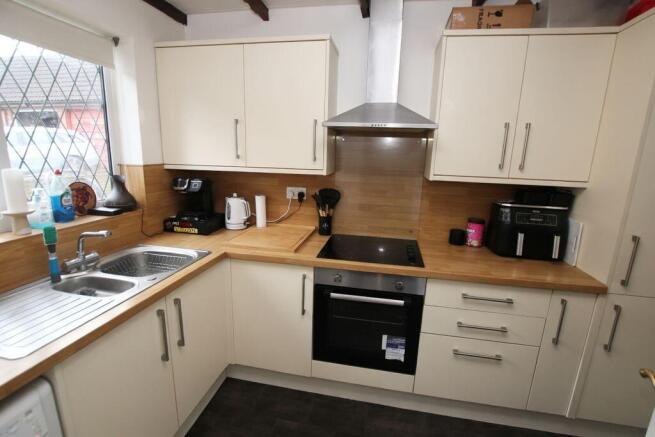 Kitchen photo 1