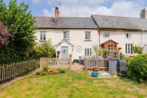 2, Whites Cottages, Fore Street, Crediton EX17 6PB